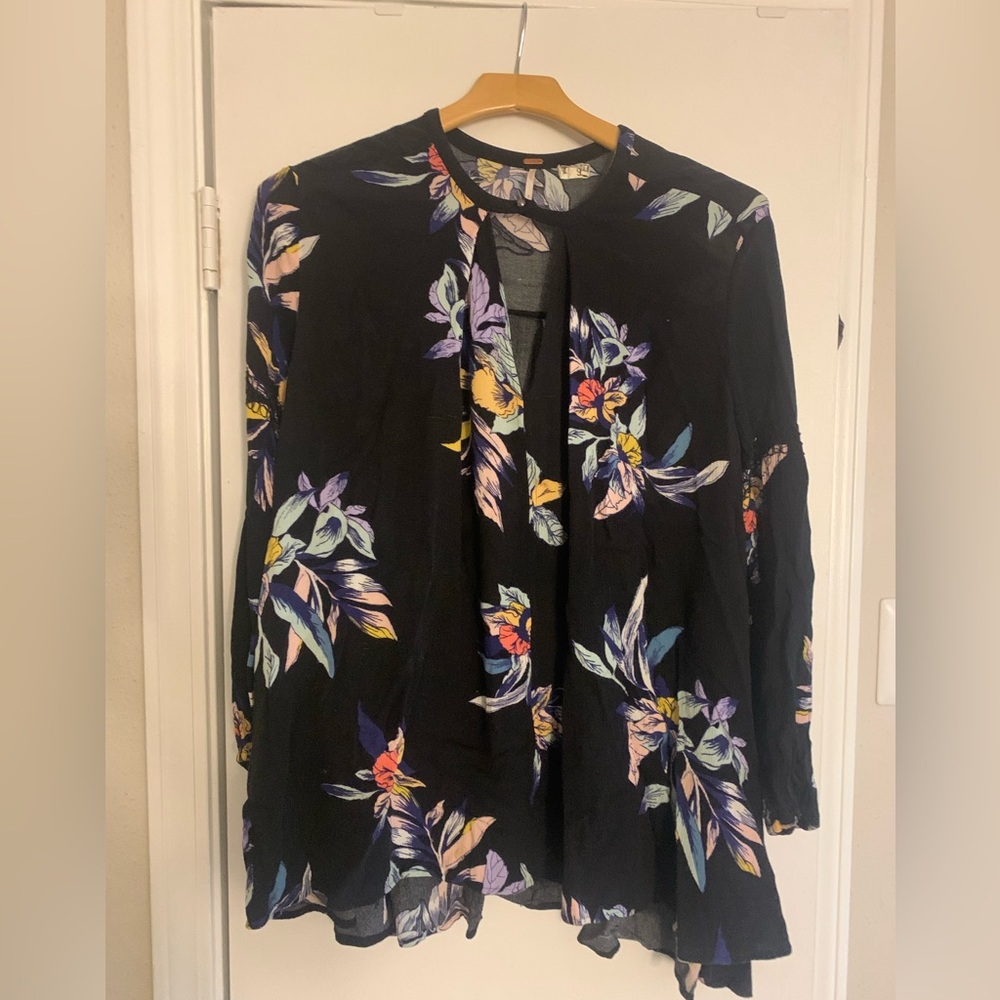 FREE PEOPLE Romantic Flowy blouse/Tunic!!